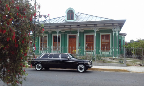 Alianza-Francesa-de-COSTA-RICA-MERCEDES-300D-LANG-LIMUSINA701224ac552ea884.jpg