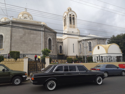 Basilica-of-Our-Lady-of-the-Angels-Cartago.-COSTA-RICA-MERCEDES-W123-300D-LIMOfdadcd0577ac6c7a.jpg