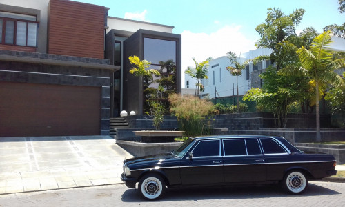 LIMOUSINE COSTA RICA CENTRAL AMERICA MANSION