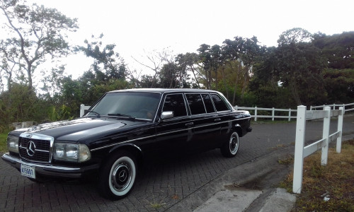 COSTA-RICA-COUNTRY-ROAD.-MERCEDES-LANG-LIMOUSINE-TOURS.6bfc0f1ea2db2723.jpg