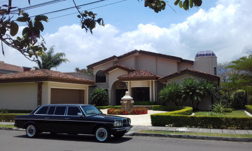 LIFESTYLE MANSION AND LIMOUSINE COSTA RICA